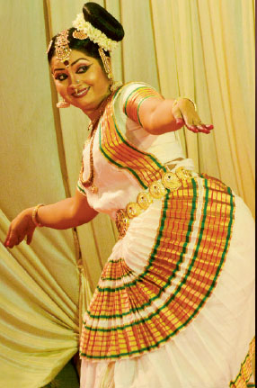 മോഹിനിയാട്ടം -(കലാമണ്ഡലം ഷീബ കൃഷ്ണകുമാർ)